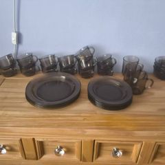 Glass crockery