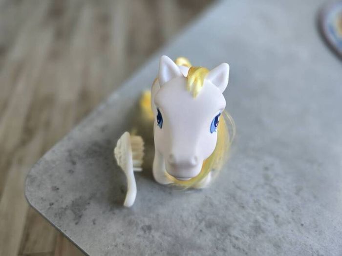 Flutterbutter Flutter Butter Toys R Us USA Exclusive with Brush MLP G3 My Little Pony 2004