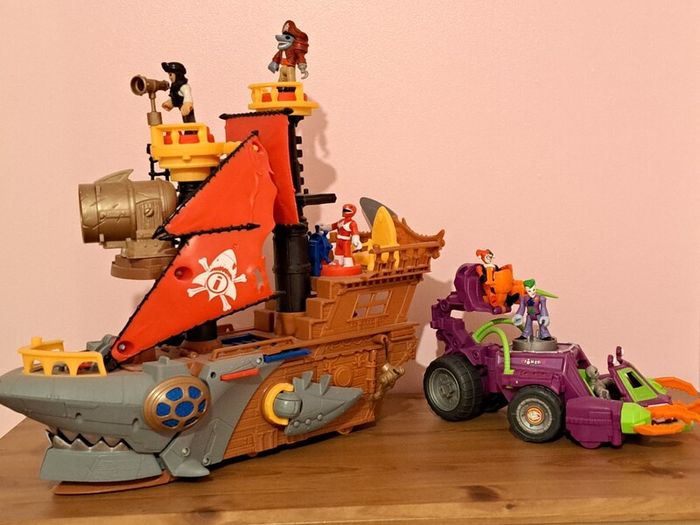 Imaginext Pirate Ship & Joker Car