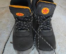 Steal cap shoes, work boots