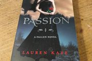 Paperback book, Passion Lauren Kate