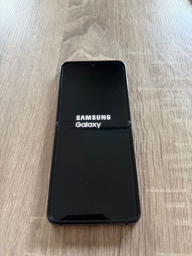 Samsung Galaxy Z Flip 5 256GB Dual SIM + eSIM | Mint Condition | Boxed