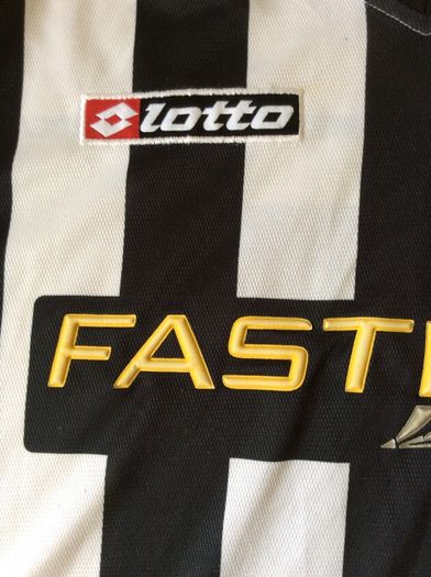Juventus FC. Turin. Italy. Official Lotto Home Jersey Season 2001/2002. Collect In Dublin Or Receive Via Post.