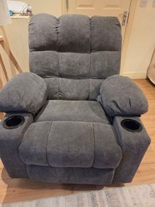 Heated Massage Recliner Chair with Cup Holders and Rocking Function In Excellent Condition
