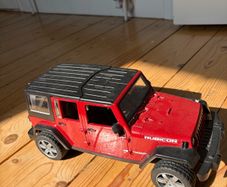 Bruder Jeep Wrangler Unlimited Rubicon 1:16