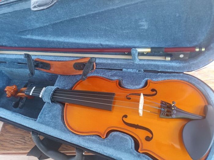 1/4 size violin