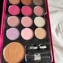 Beauty eyeshadow box Image 2