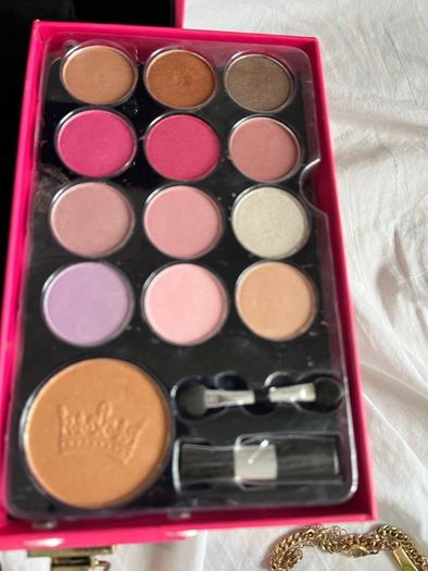 Beauty eyeshadow box