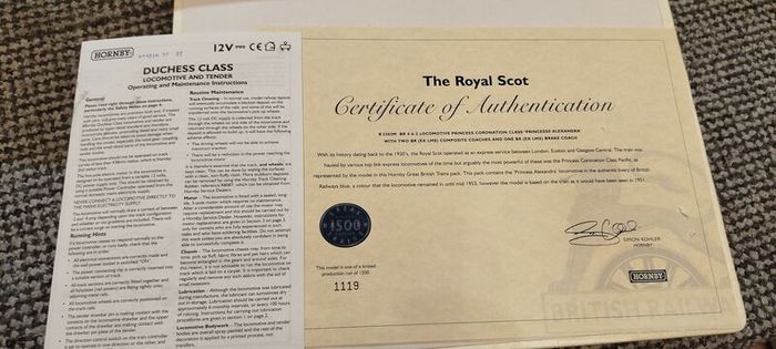 Hornby R2306M The royal Scot Train Pack, new