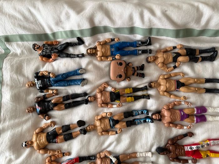 wwe 35 wrestlers action figures lot