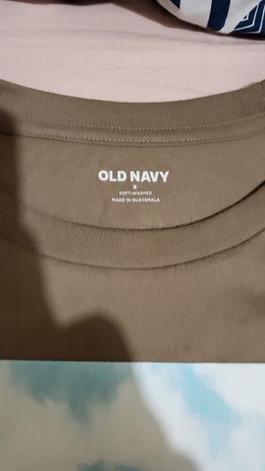 old navy small dark cream t shirt