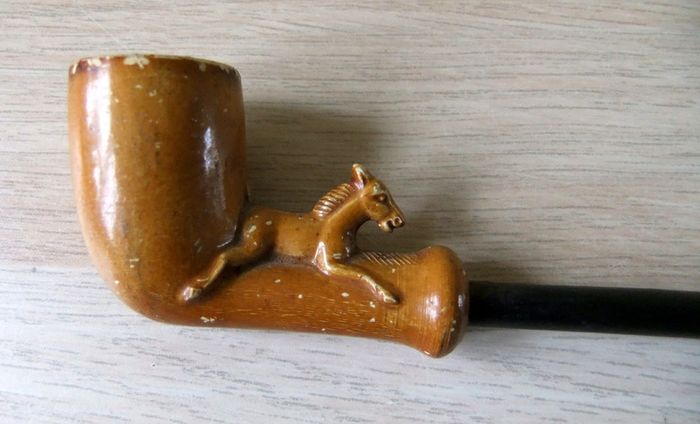 Old Horse Design Pipe