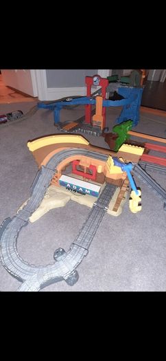 Thomas the tank everything! train sets, engines, tracks, carriages.. New Value is more than e1000.