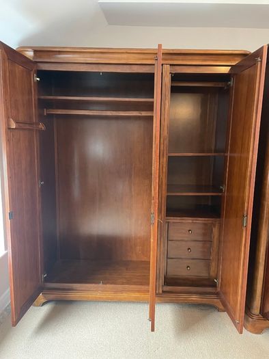 Willis & Gambier Wardrobes