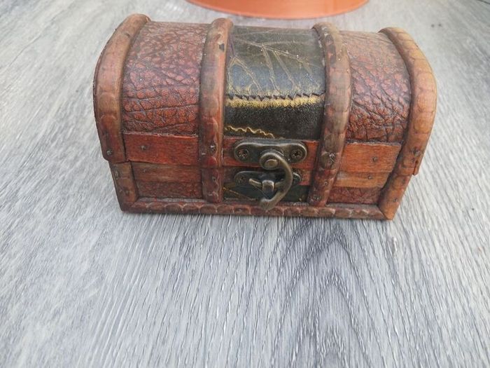 Rare Vintage Wooden Trinket Box