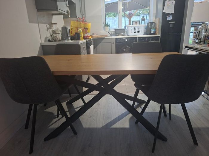 Stunning 2m Dining Set & 4 Swivel Chairs