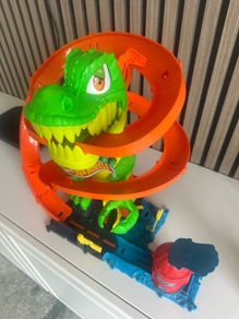 Hot Wheels City Let's Race T-Rex Blaze Battle Playset