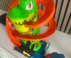 Hot Wheels City Let's Race T-Rex Blaze Battle Playset