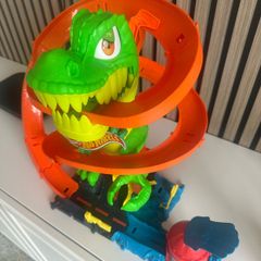 Hot Wheels City Let's Race T-Rex Blaze Battle Playset