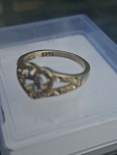 Lovely Heart-shaped Sterling 925 Silver Ring with clear Stones