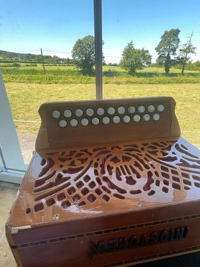 Mengascini button accordion