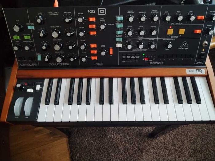 Behringer Poly D