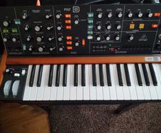 Behringer Poly D