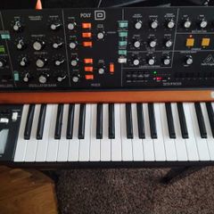 Behringer Poly D