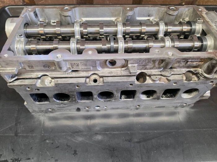 VW Crafter 2.0 TDI DAUA Cylinder Head  04L103065