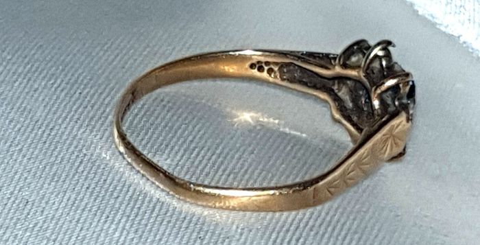 Vintage 9ct Gold Sapphire & Diamond Ring 1.50g (Scrap or Repair)