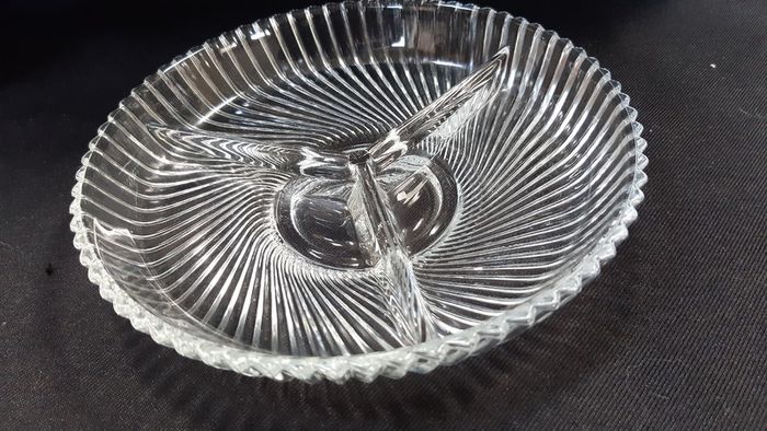 Veropa three sectioned dish