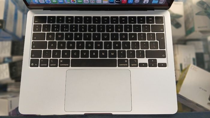 Apple 2025 MacBook Air 13-inch Laptop with M4 chip: Built for Apple Intelligence, 13.6-inch Liquid Retina Display, 16GB Unified Memory, 256GB SSD Storage