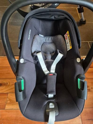 Maxi Cosi 360 Pebble and Family Fix 360 + adaptors for Uppababy buggy