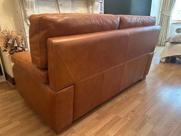 Superb Brown Leather Suite