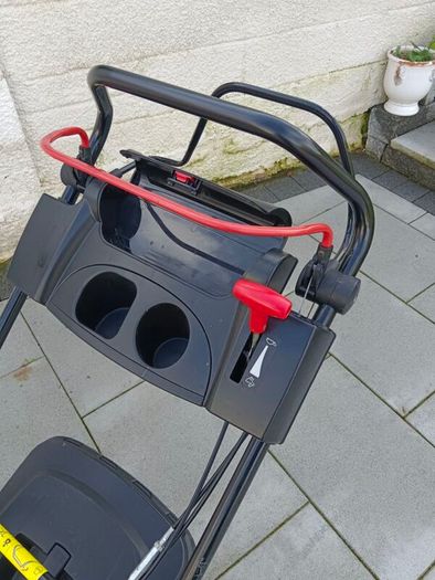 Prolawn self drive lawnmower with Briggs and stratton engin 625 series and 21 inch cut steel body in excellent working condition which starts first pull