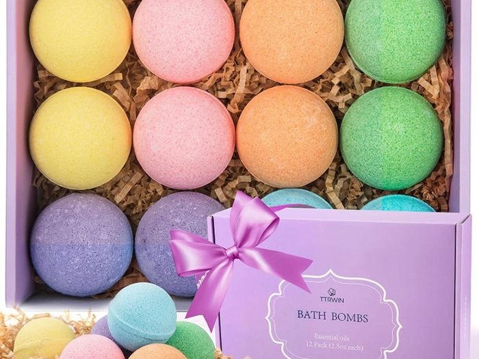 Bath Bombs Gift Set, TTRwin 12 Fizzy Bubble Bath Bath Bombs, Organic Natural Vegan Spa Bath Bomb Kit with Different Organic Essential Oils, Birthday Gift idea for Her, Girl , Men, Kids (FREE POSTAGE)