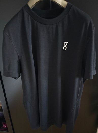 On Cloud tshirt XL