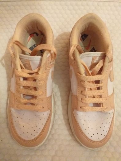 Girls Nike Trainers Size 35 Eu/uk 2.5