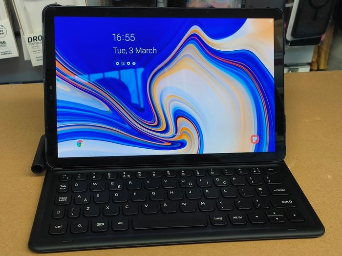 Samsung Galaxy Tab S4 SM-T830 64 GB, Wi-Fi, 10.5 in - Black With Original Samsung Keyboard Case