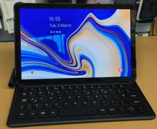 Samsung Galaxy Tab S4 SM-T830 64 GB, Wi-Fi, 10.5 in - Black With Original Samsung Keyboard Case