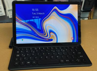 Samsung Galaxy Tab S4 SM-T830 64 GB, Wi-Fi, 10.5 in - Black With Original Samsung Keyboard Case