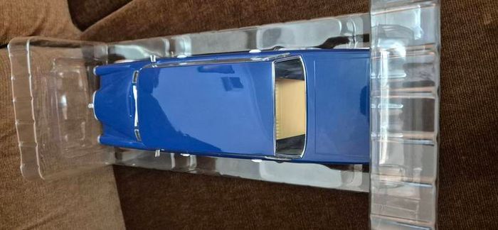 Mercedes Benz 1:18 model car
