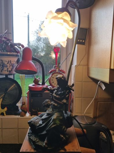Figural lamp in the Art Nouveau style