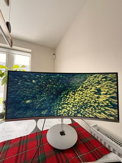 Samsung 34" Thunderbolt 3 Curved Monitor with Ultra-wide Screen CJ79