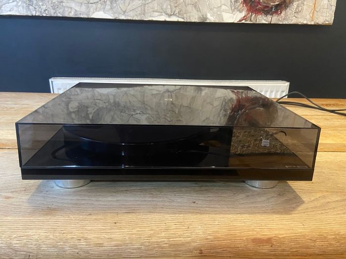 Rega RP8 Planar 8 Turntable with RB808 Tonearm and TTPSU Speed Control Power Supply Unit