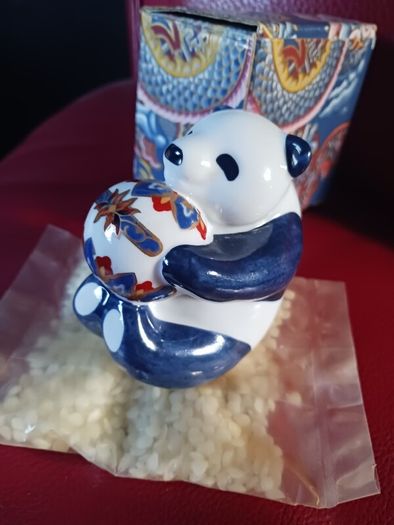 1986 Elizabeth Arden/ Porcelain Bear Pomander