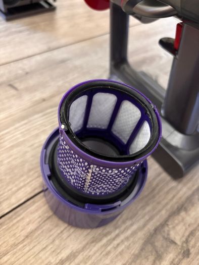 Dyson V10(As new)