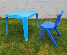 kids table and chair