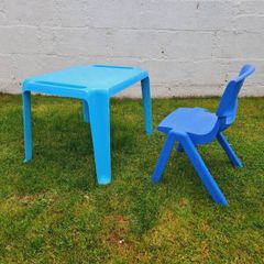 kids table and chair