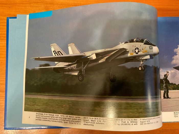 Military book:'Military Aircraft Of The World'